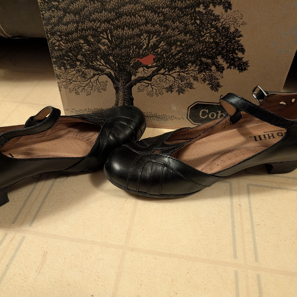 Cobb Hill by New Balance Women's Black Strap Flats